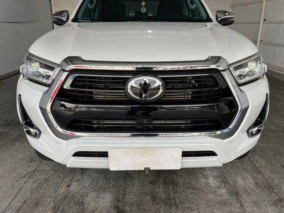 TOYOTA HILUX 2.8 D-4D TURBO DIESEL CD SRX PLUS 4X4 AUTOMÁTICO
